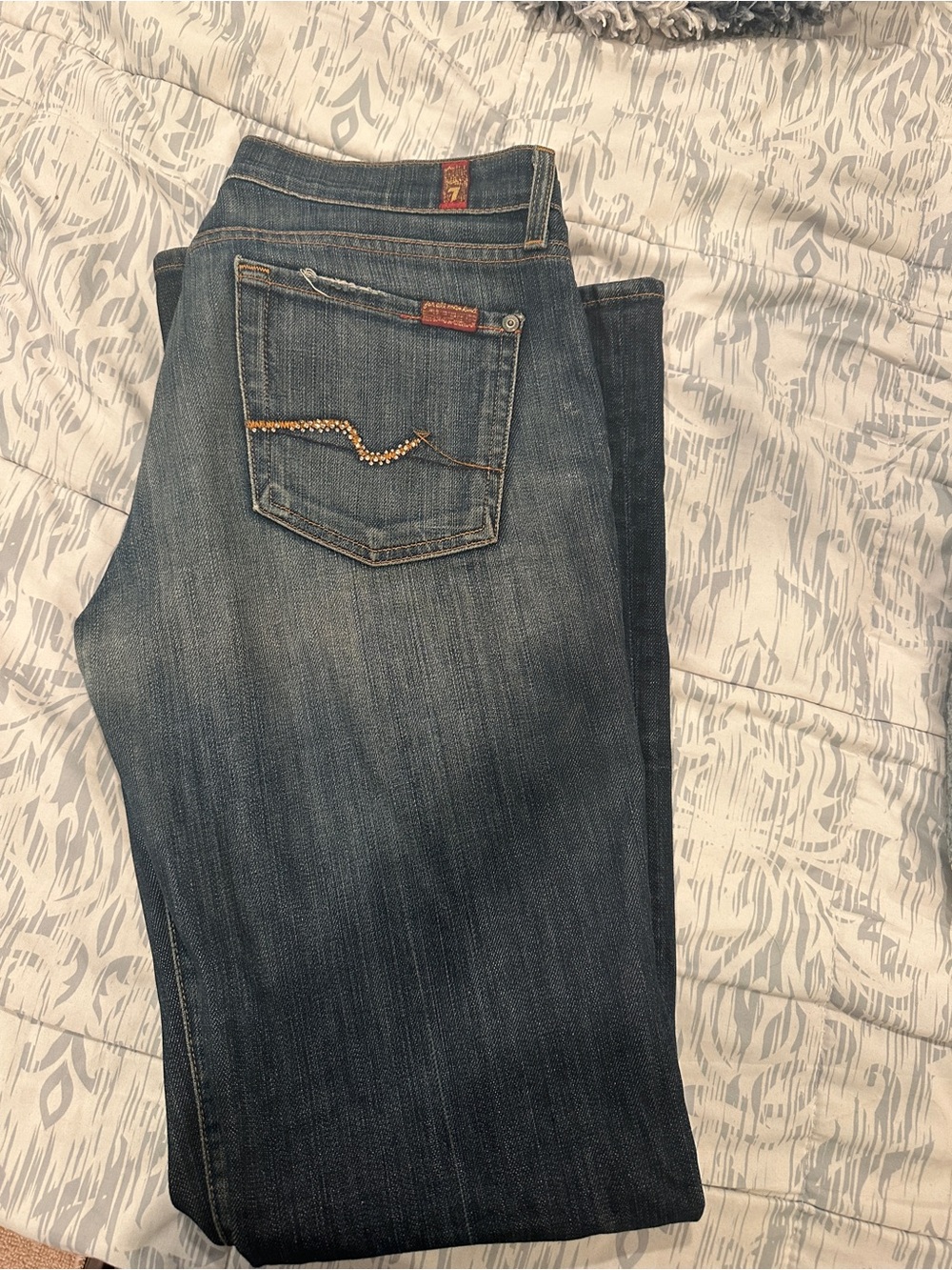 Seven7 Women’s Dark Wash Straight Jeans - Blue gold rhinestone back pocket 29 sz